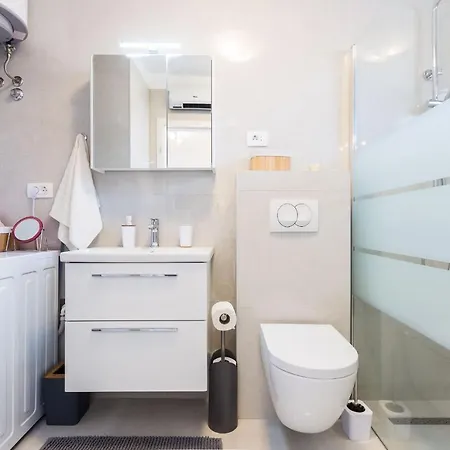 Apartment Petra Modern With Free Parking And Bbq