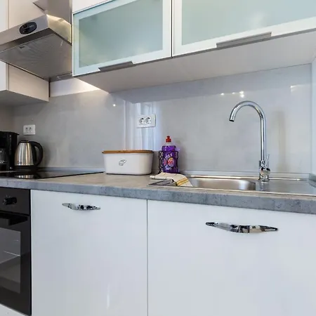 Petra Modern With Free Parking And Bbq Apartment *