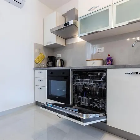 Petra Modern With Free Parking And Bbq Apartment Zadar
