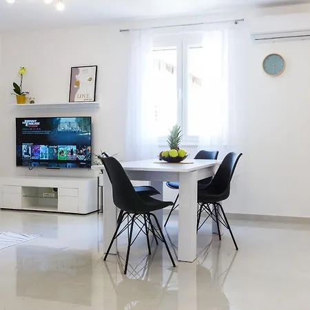 Apartment Petra Modern With Free Parking And Bbq *
