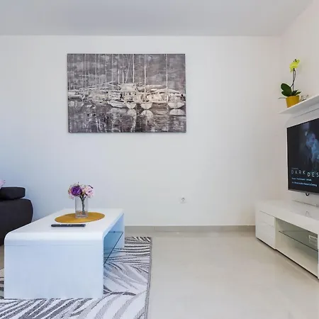 Lejlighed Petra Modern With Free Parking And Bbq