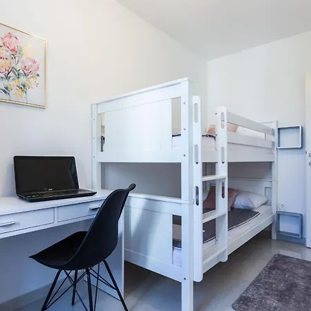 Lejlighed Petra Modern With Free Parking And Bbq