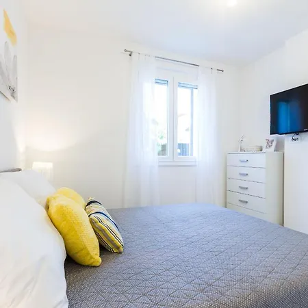 Lejlighed Petra Modern With Free Parking And Bbq Zadar