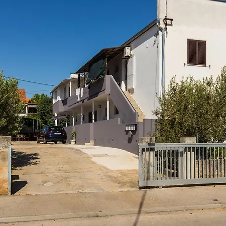 Petra Modern With Free Parking And Bbq