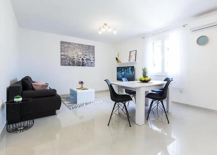 Petra Modern With Free Parking And Bbq