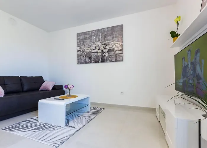 Petra Modern With Free Parking And Bbq 扎达尔