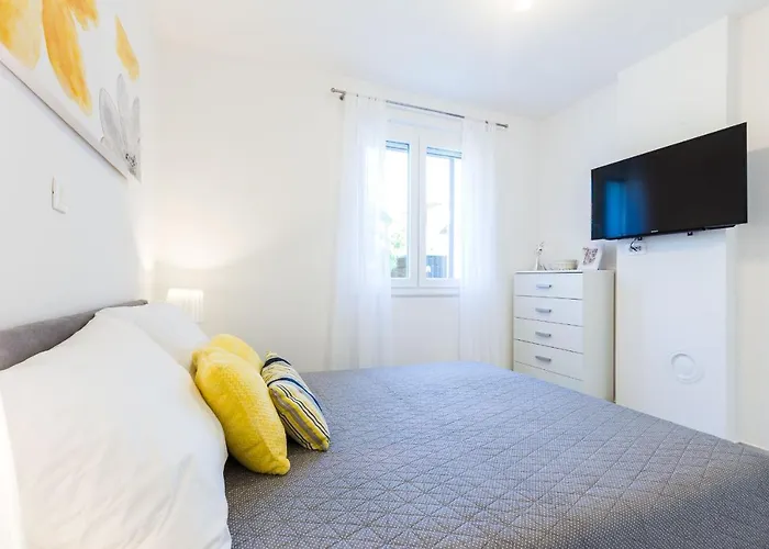 Lejlighed Petra Modern With Free Parking And Bbq Zadar