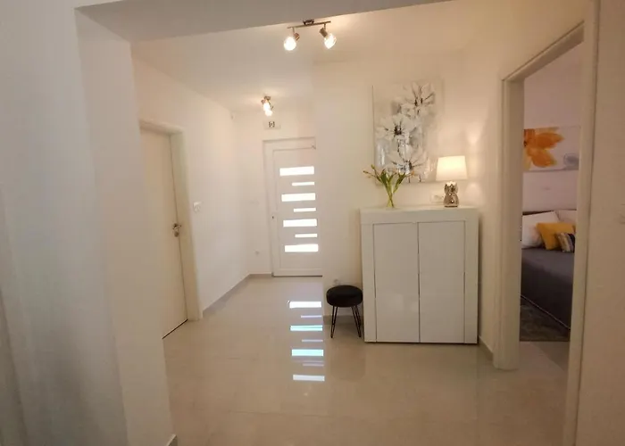 Lejlighed Petra Modern With Free Parking And Bbq Zadar